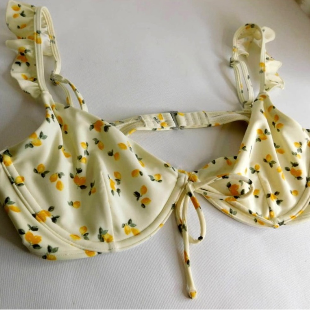 Abercrombie & Fitch Lemon Print Ruffle Underwire Bikini Top Large